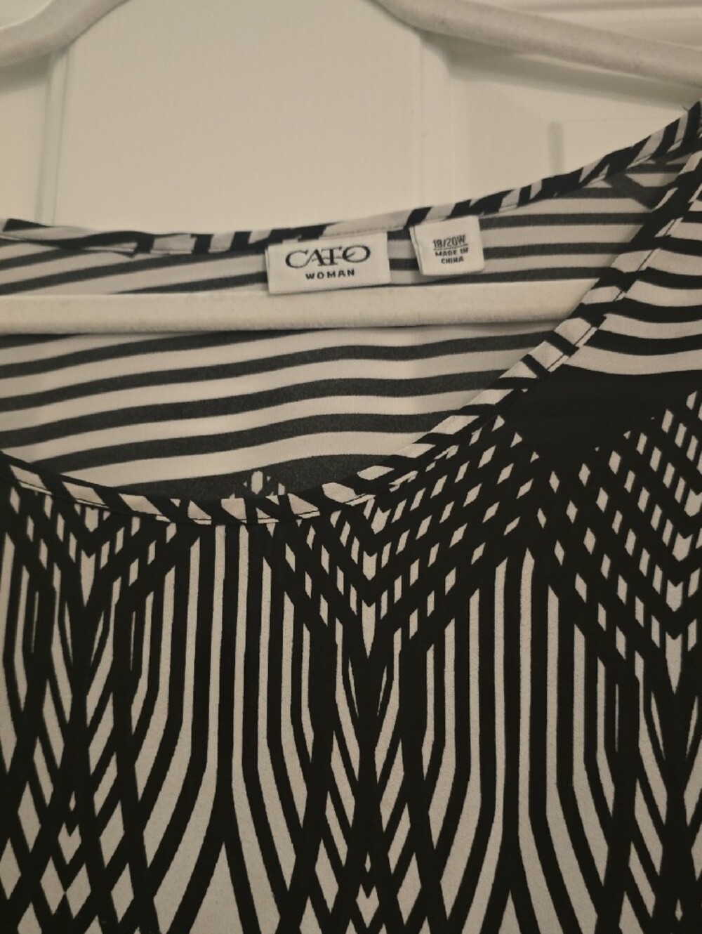 Cato Black & White Geometric Short Sleeve Tunic - Picture 4 of 4